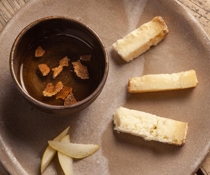 Acacia honey with white truffle