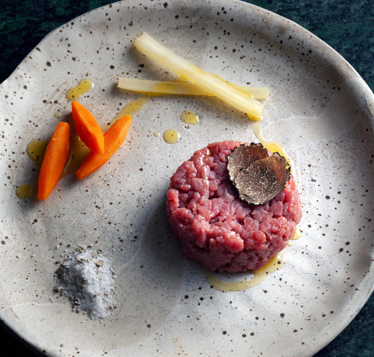 Raw beef tartare with truffle 